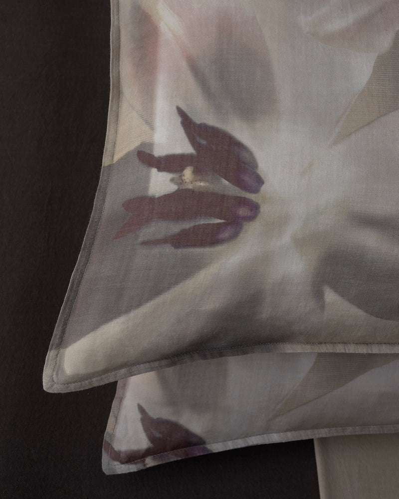 Nap Lily Pillowcases Set